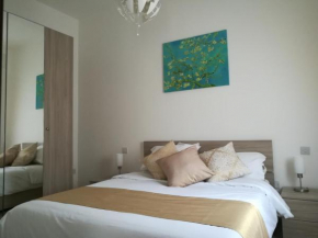 The Premier Suite - Fully Airconditioned - Ample Parking